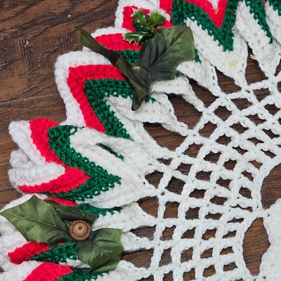 Handcrafted Crochet Christmas Doily 24" lrg festive centerpiece vtg Grannycore - Picture 6 of 12